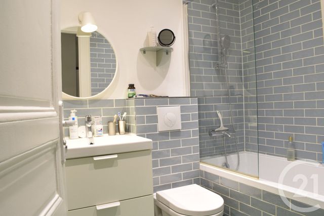 Appartement T3 à vendre - 3 pièces - 54.39 m2 - PARIS - 75010 - ILE-DE-FRANCE - Century 21 Alpha Saint Paul